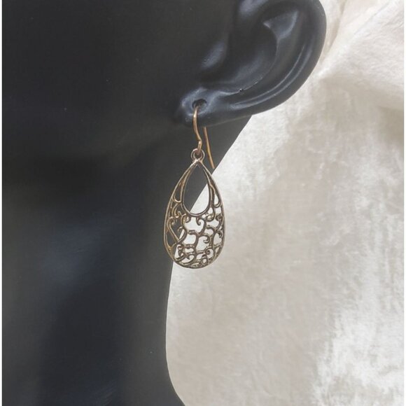 Vintage Gold Tone Teardrop Filigree Dangle Earrings - Picture 2 of 4